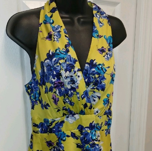 Evan Picone halter front floral dress. - Picture 7 of 7